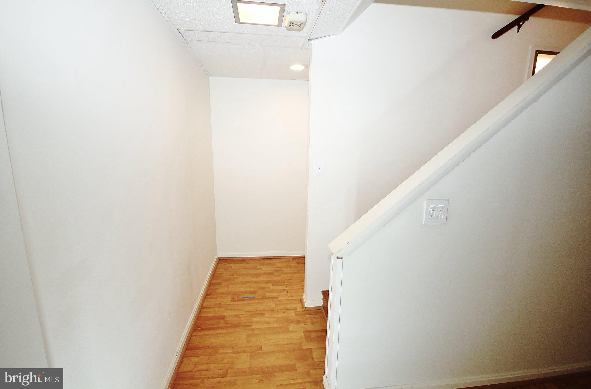 5504 Inverchapel Road Springfield, VA 22151 - Photo 25 of 51 Bright and inviting entryway space.