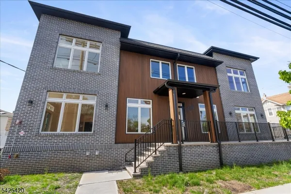 $2,200 | 1108 McBride Avenue, Unit 3, Woodland Park, NJ 07424