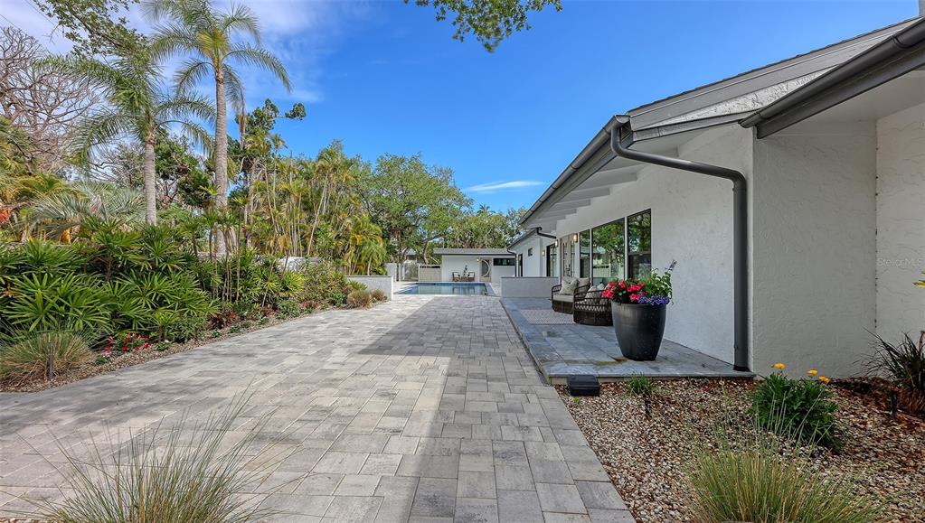 7345 Pine Needle Road Sarasota, FL 34242 - Photo 5 of 74