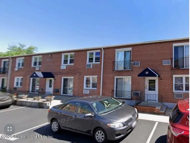 $199,888 | 37 Vera Street, Unit 10A | Dongan Hills