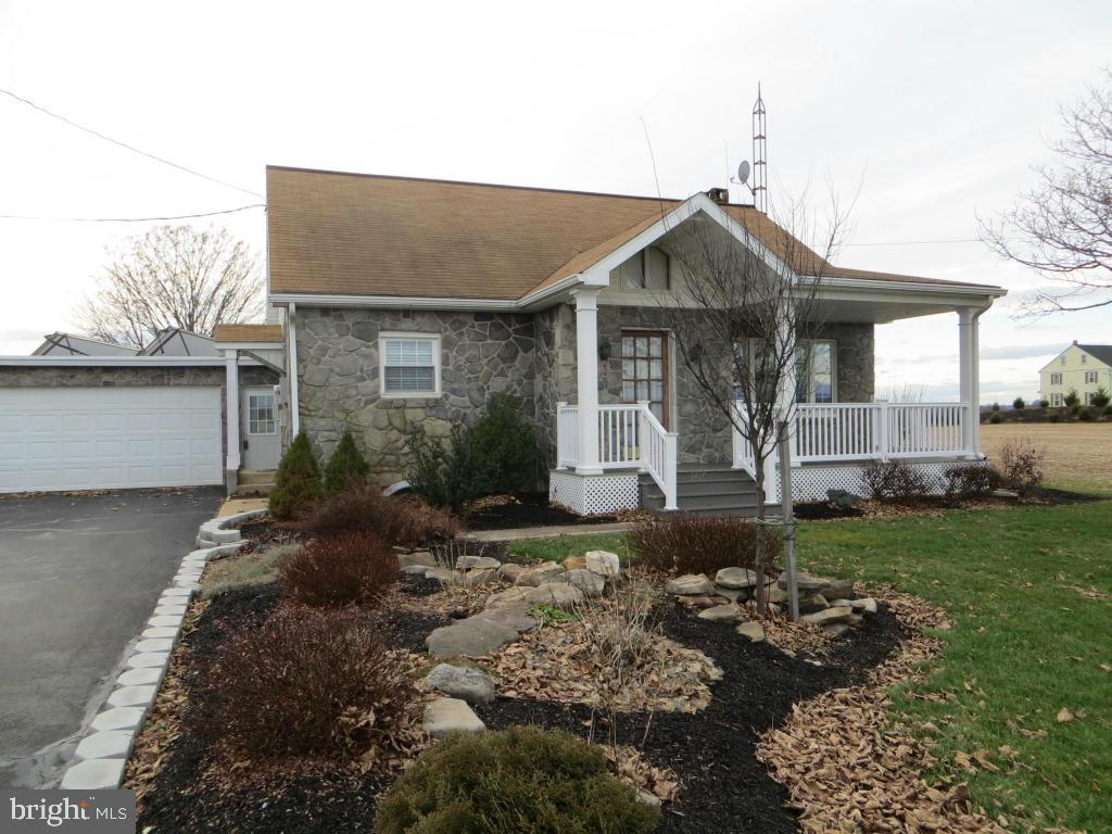 1406 North Colebrook Road Manheim, PA 17545 - Photo 2 of 37