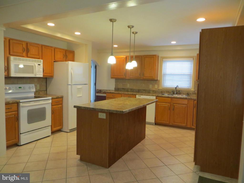 1406 North Colebrook Road Manheim, PA 17545 - Photo 3 of 37