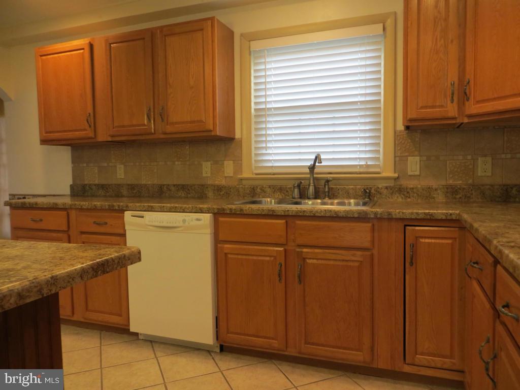 1406 North Colebrook Road Manheim, PA 17545 - Photo 5 of 37