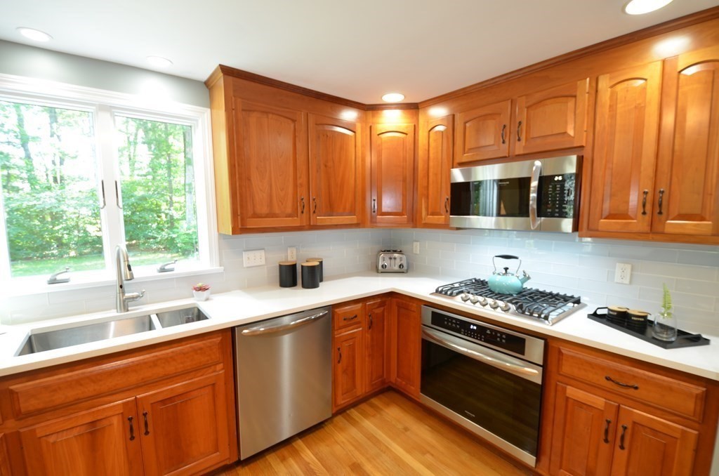 7 Brian Road Franklin, MA 02038 - Photo 5 of 28 Gallery Image 5