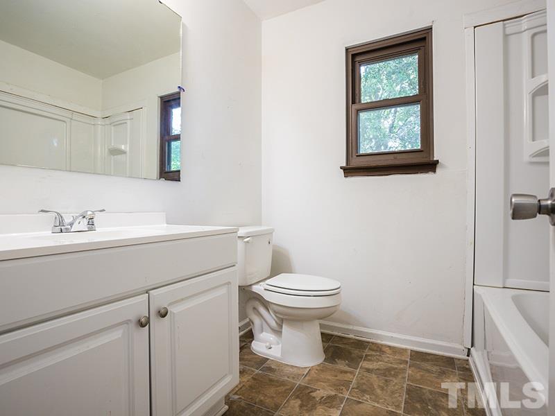 5405 Chilham Place Raleigh, NC 27612 - Photo 11 of 20 Gallery Image 11