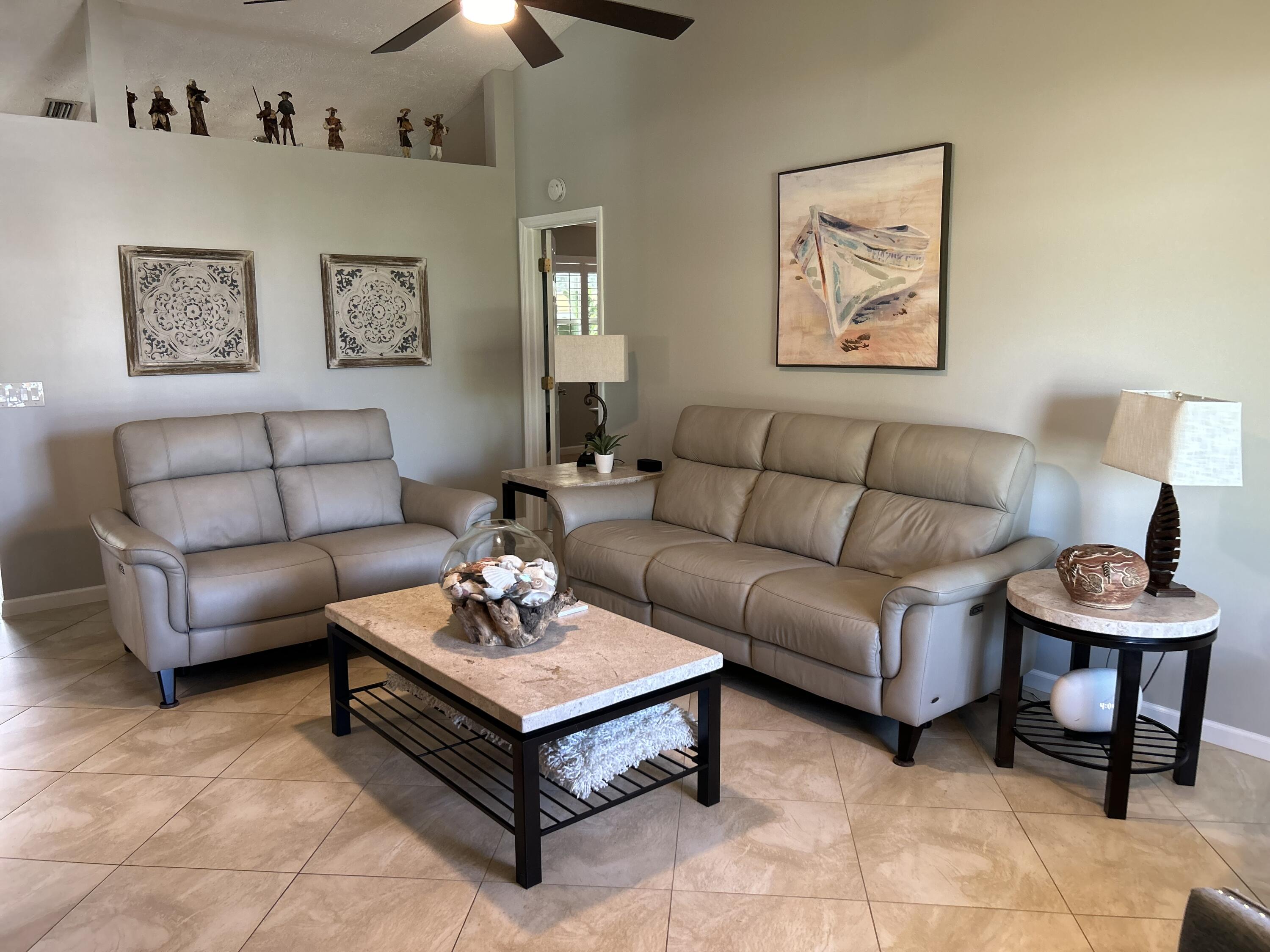 3716 Southeast Middle Street Stuart, FL 34997 - Photo 5 of 34 Living area
