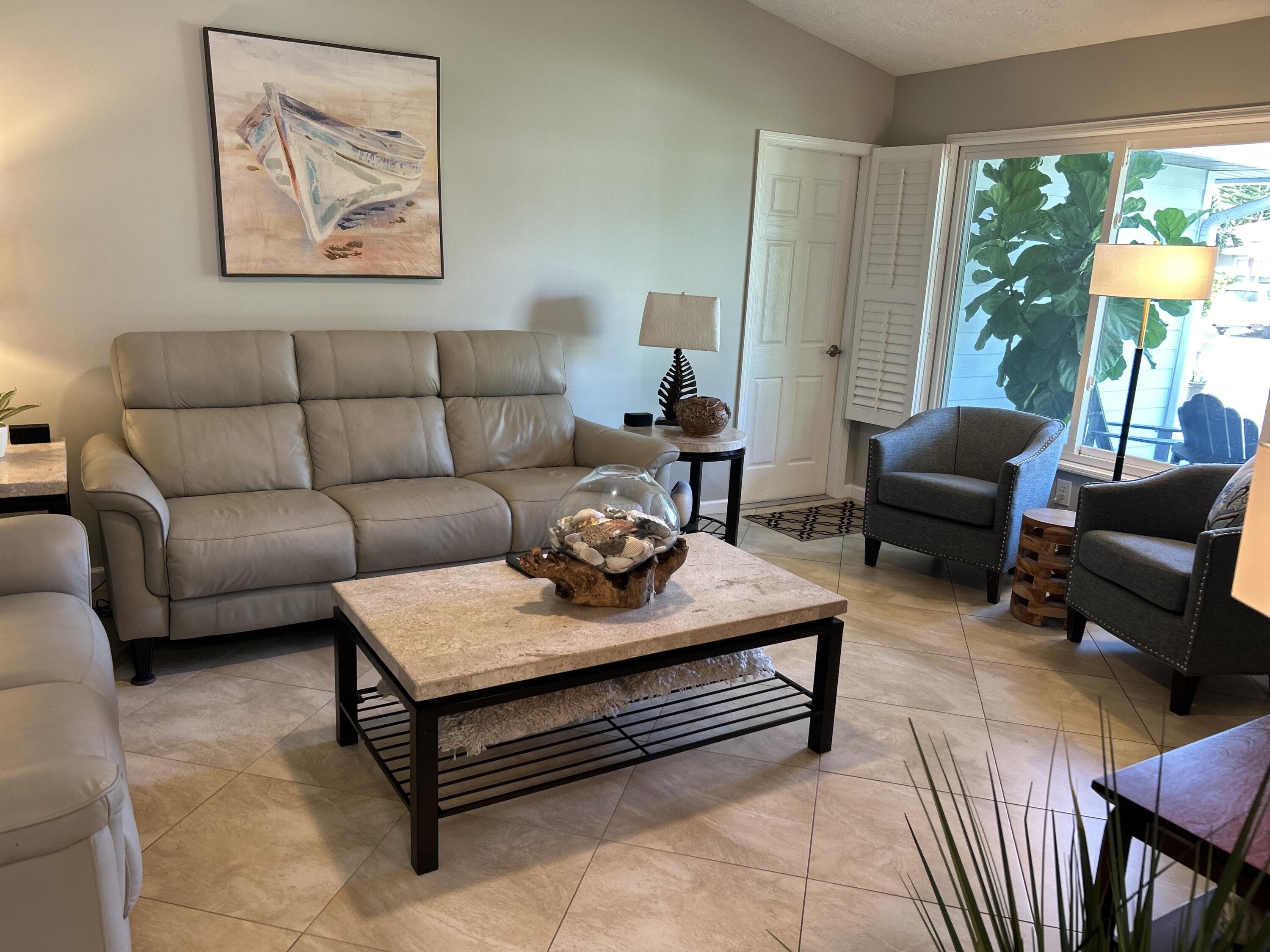 3716 Southeast Middle Street Stuart, FL 34997 - Photo 6 of 34 Living area