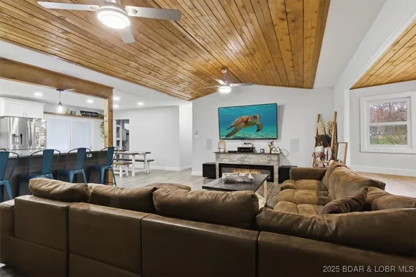 $460,000 | 3929 Highway 7, Montreal, MO 65591