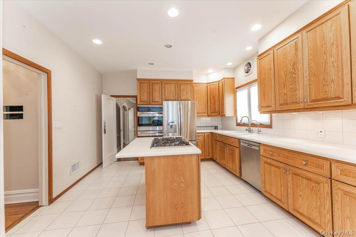 942 Greenfield Road Woodmere, NY 11598 - Photo 9 of 23