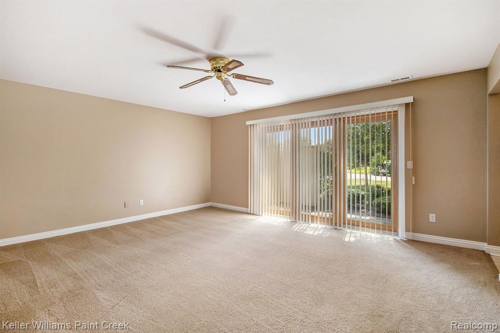 2351 Rochelle Park Drive Rochester Hills, MI 48309 - Photo 3 of 20