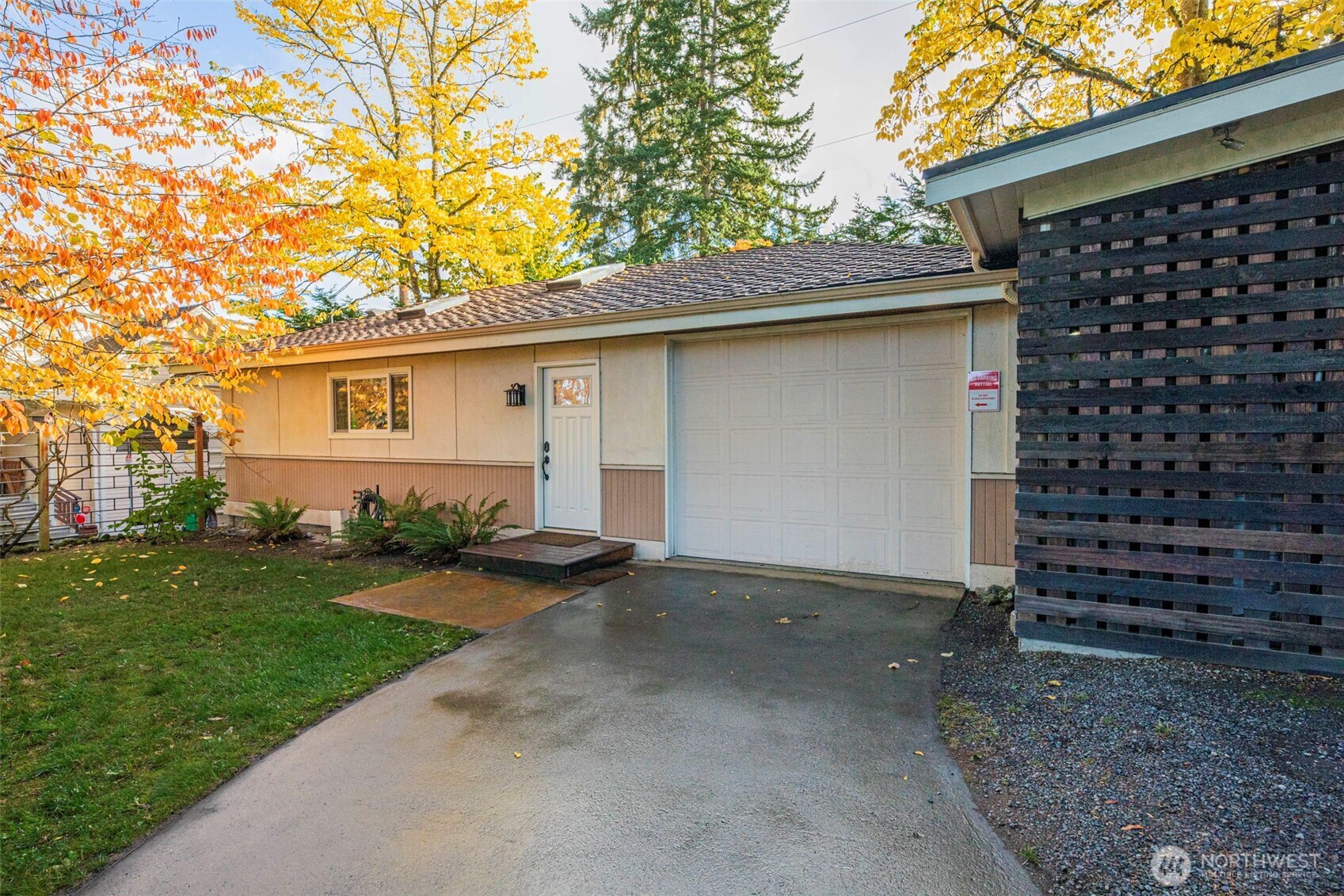 3821 Shelby Road Lynnwood, WA 98087 - Photo 37 of 40 a front view of a house with garden