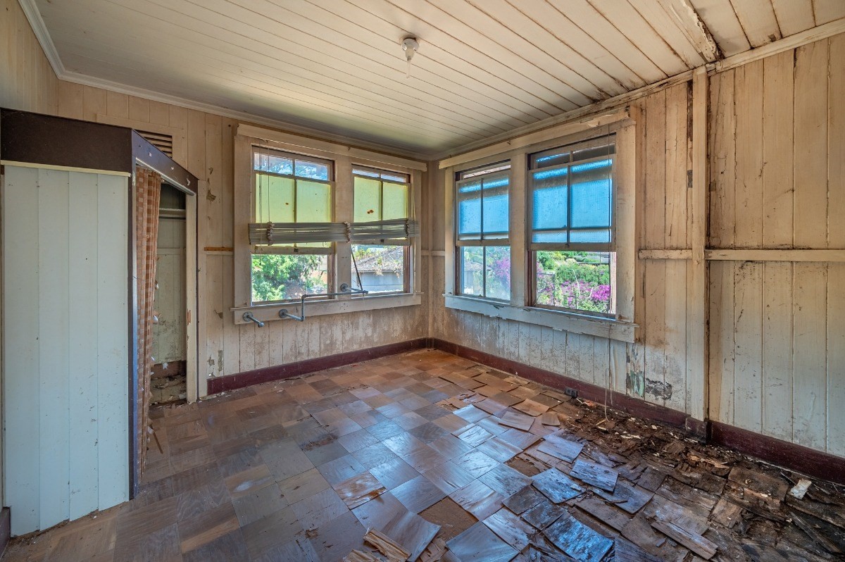 4964 La Road Kapaa, HI 96746 - Photo 14 of 18 a view of an empty room with a window