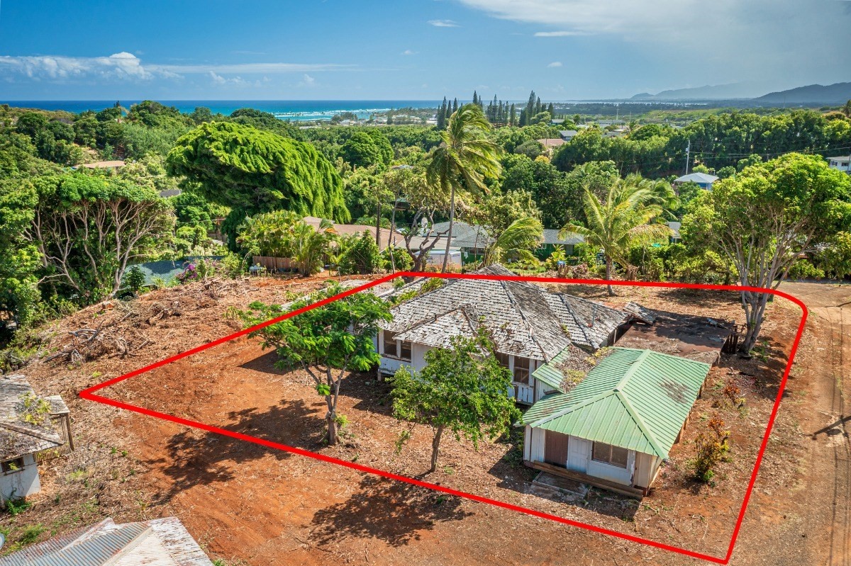4964 La Road Kapaa, HI 96746 - Photo 2 of 18 an outdoor space with seating area and green space
