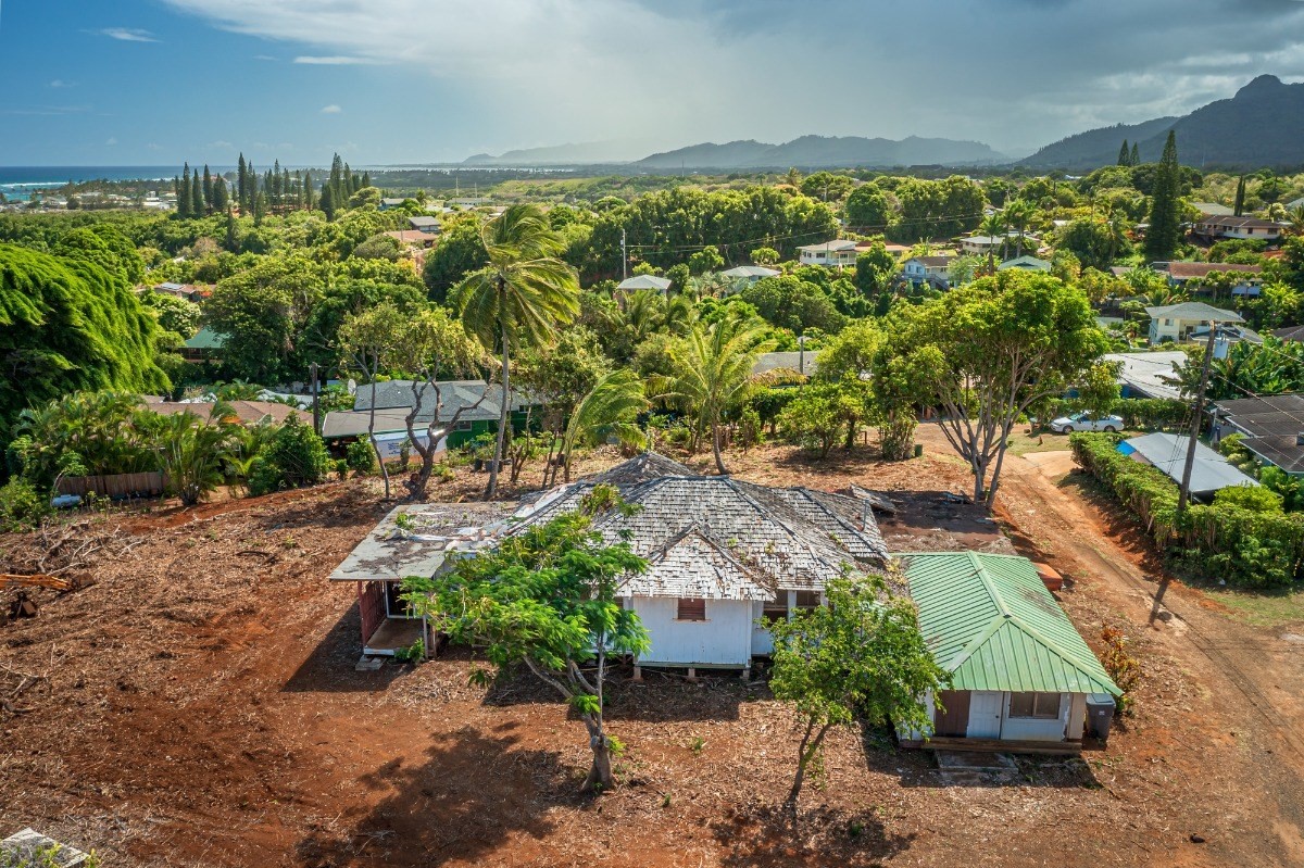 4964 La Road Kapaa, HI 96746 - Photo 4 of 18 a view of a garden with an outdoor space