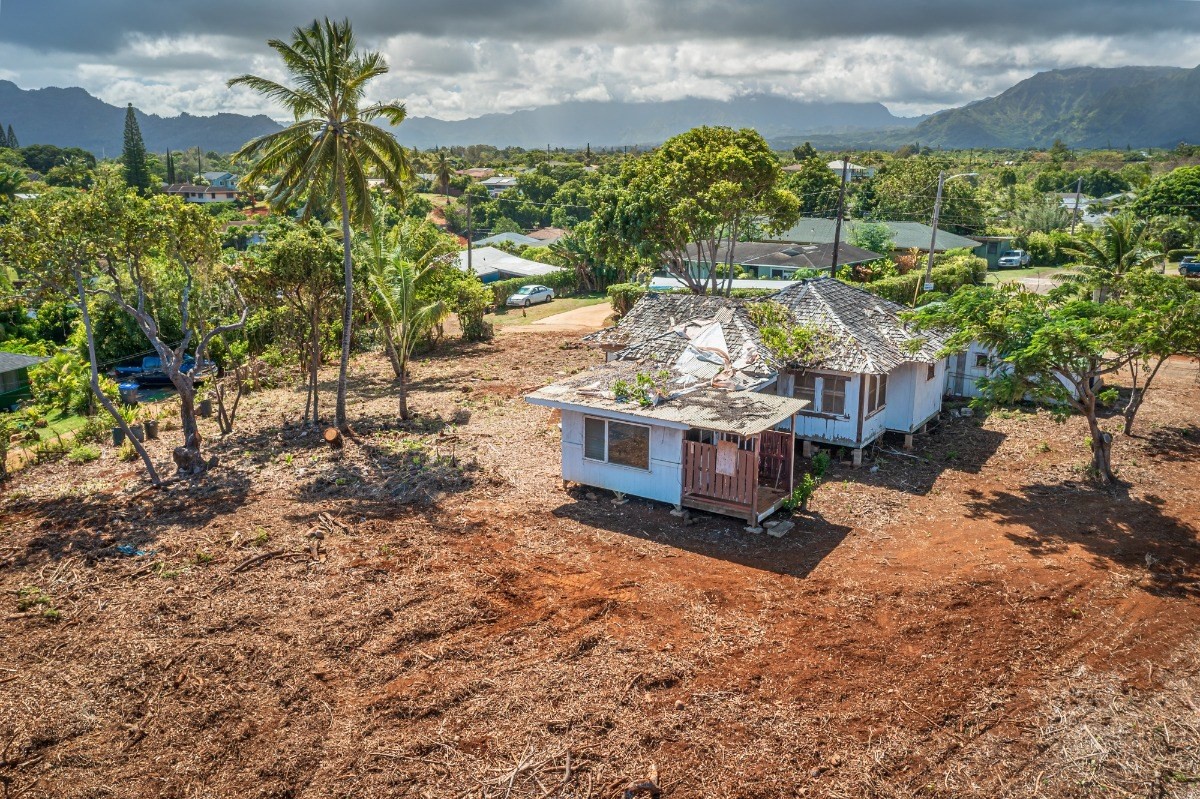 4964 La Road Kapaa, HI 96746 - Photo 7 of 18 a view of a yard with plants and large trees