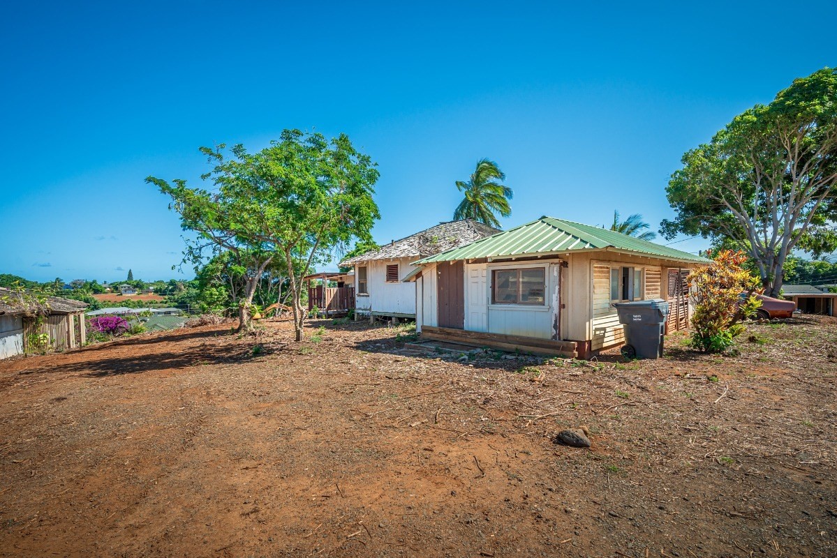 4964 La Road Kapaa, HI 96746 - Photo 8 of 18 a front view of a house with a yard