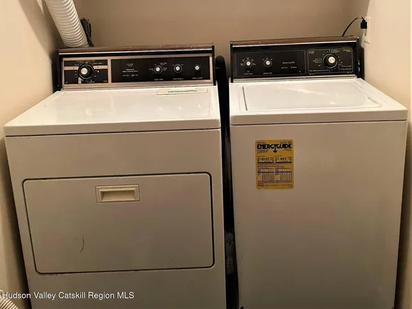 a close up view of a washer and dryer