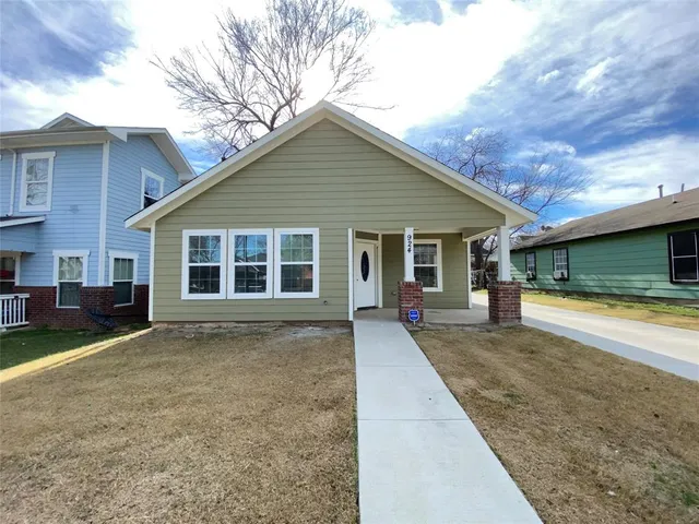 $1,895 | 924 East Annie Street, Fort Worth, TX 76104