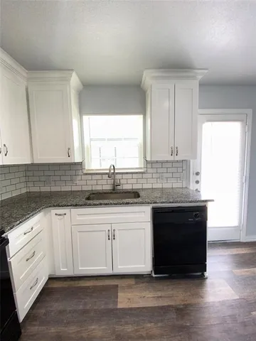 $1,795 | 924 East Annie Street, Fort Worth, TX 76104