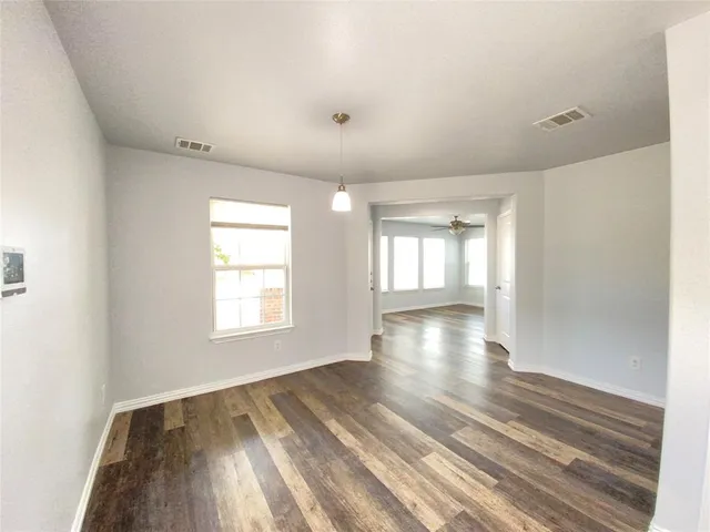 $1,795 | 924 East Annie Street, Fort Worth, TX 76104