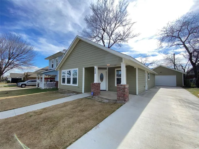 $1,795 | 924 East Annie Street, Fort Worth, TX 76104