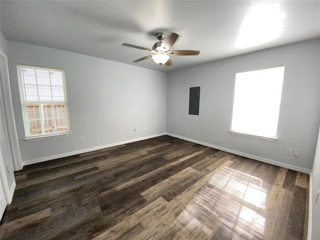 $1,795 | 924 East Annie Street, Fort Worth, TX 76104