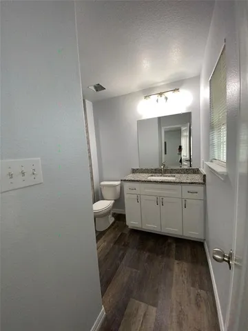 $1,795 | 924 East Annie Street, Fort Worth, TX 76104