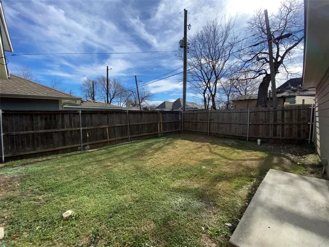 $1,795 | 924 East Annie Street, Fort Worth, TX 76104