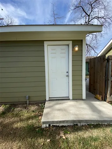 $1,795 | 924 East Annie Street, Fort Worth, TX 76104