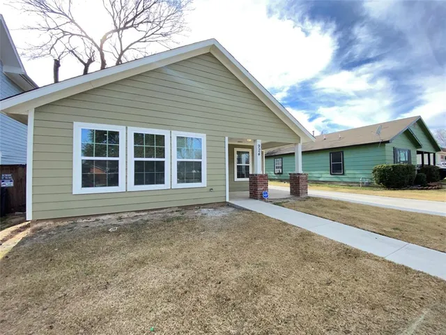 $1,795 | 924 East Annie Street, Fort Worth, TX 76104