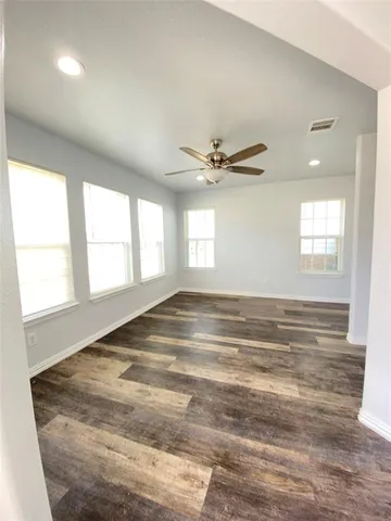 $1,795 | 924 East Annie Street, Fort Worth, TX 76104