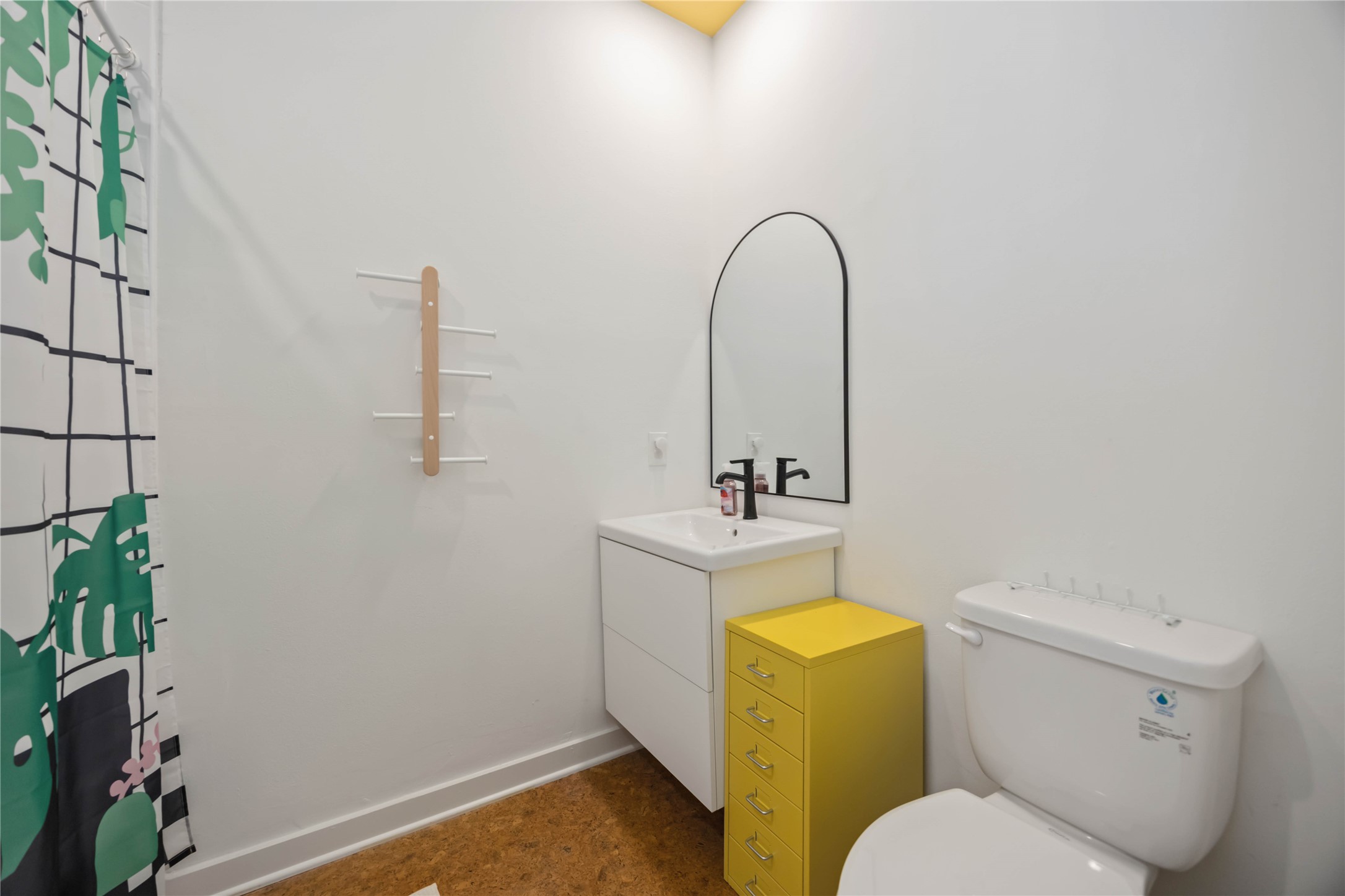 1425 Nantucket Drive, Unit B Houston, TX 77057 - Photo 35 of 38 3rd Bathroom