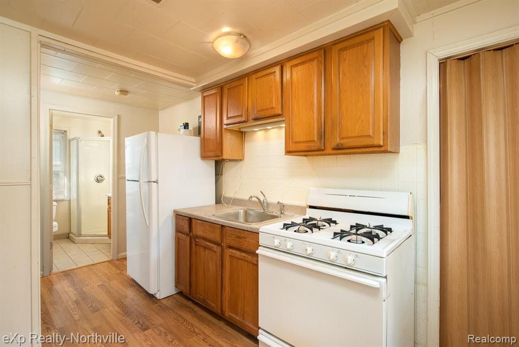 21730 Middlebelt Road Farmington Hills, MI 48336 - Photo 8 of 27