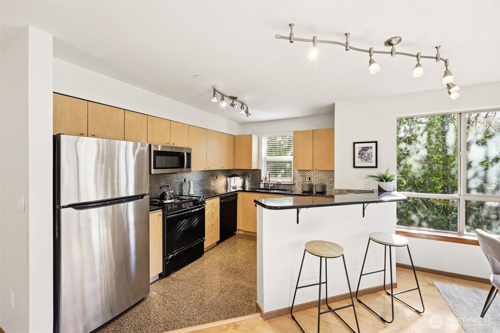 412 11th Avenue, Unit 206 Seattle, WA 98122 - Photo 11 of 28