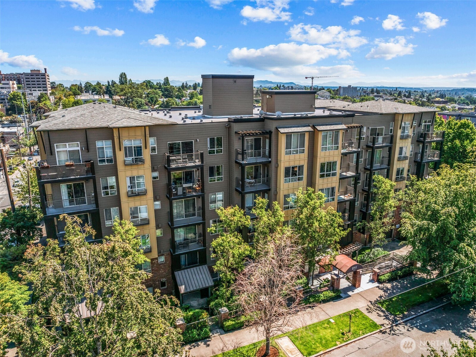 412 11th Avenue, Unit 206 Seattle, WA 98122 - Photo 2 of 28