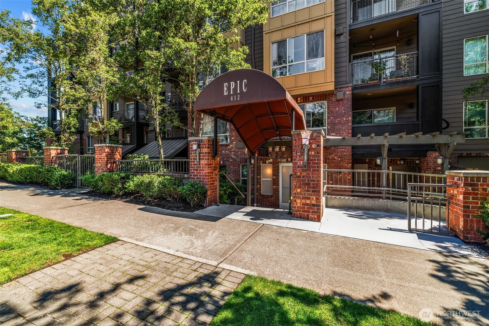 412 11th Avenue, Unit 206 Seattle, WA 98122 - Photo 24 of 28