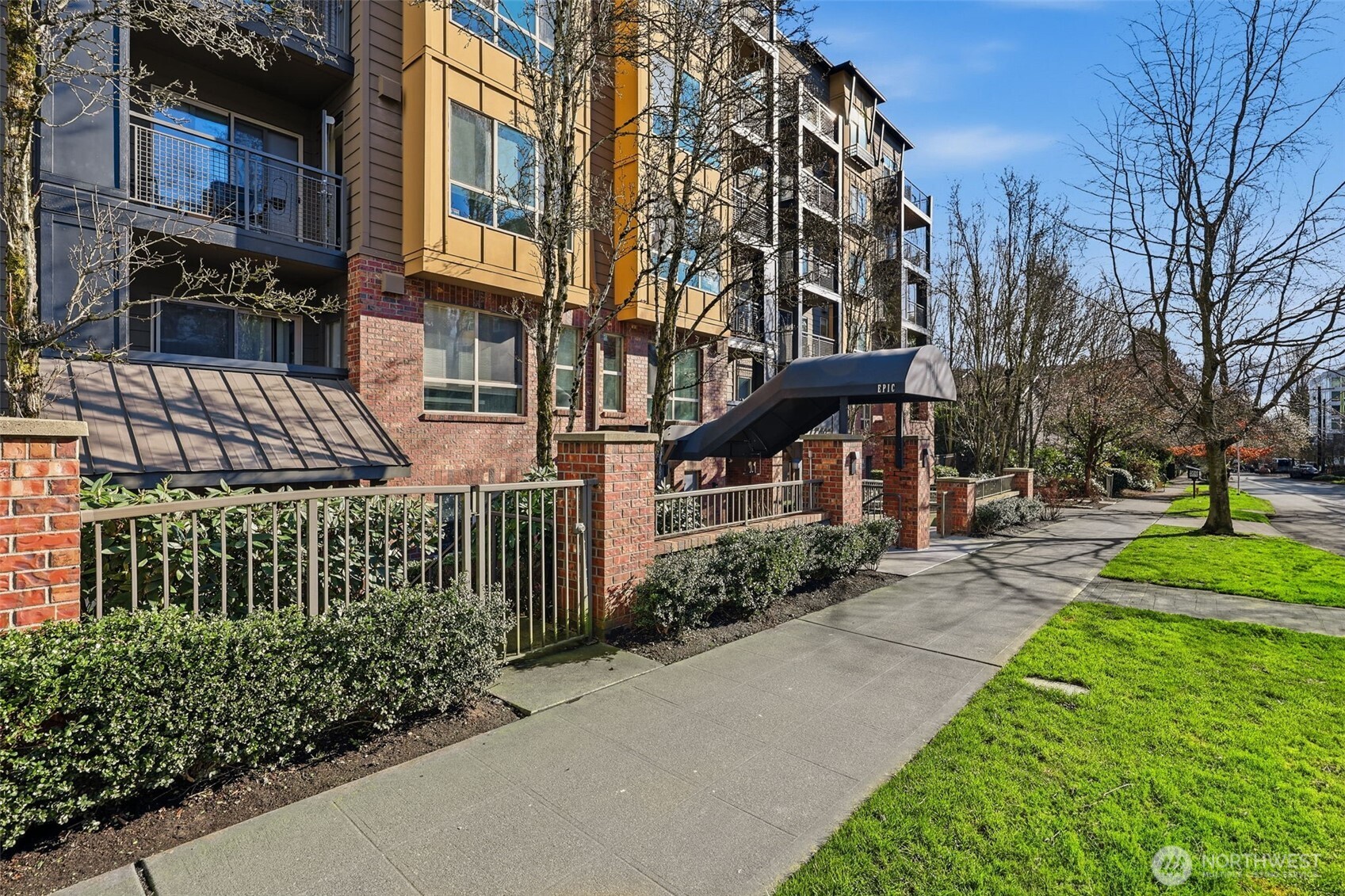 412 11th Avenue, Unit 206 Seattle, WA 98122 - Photo 3 of 28