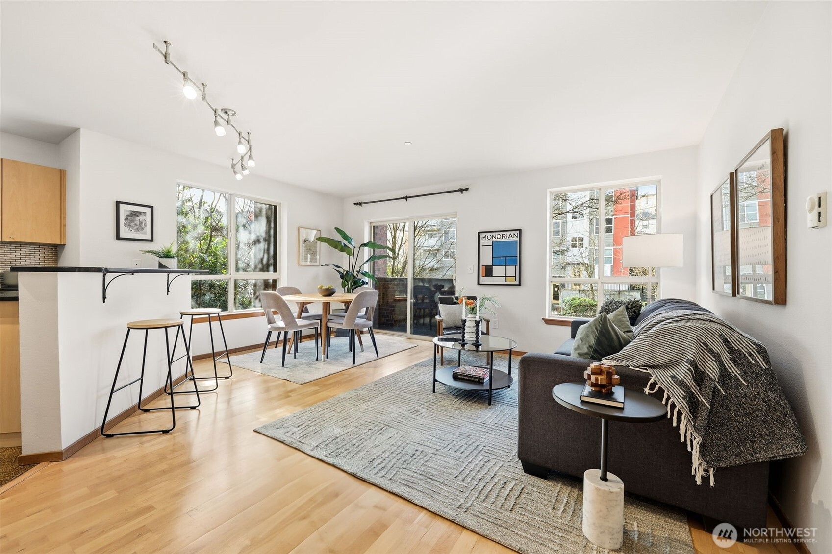 412 11th Avenue, Unit 206 Seattle, WA 98122 - Photo 7 of 28