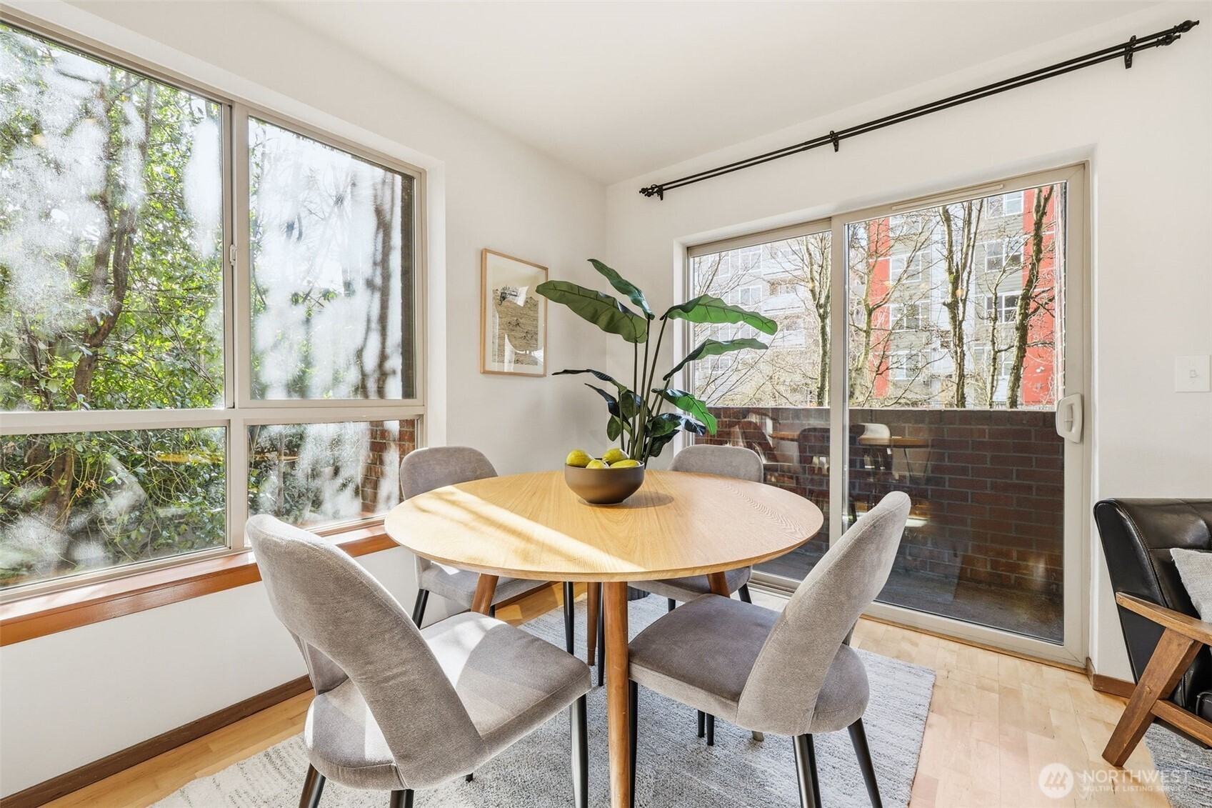 412 11th Avenue, Unit 206 Seattle, WA 98122 - Photo 8 of 28
