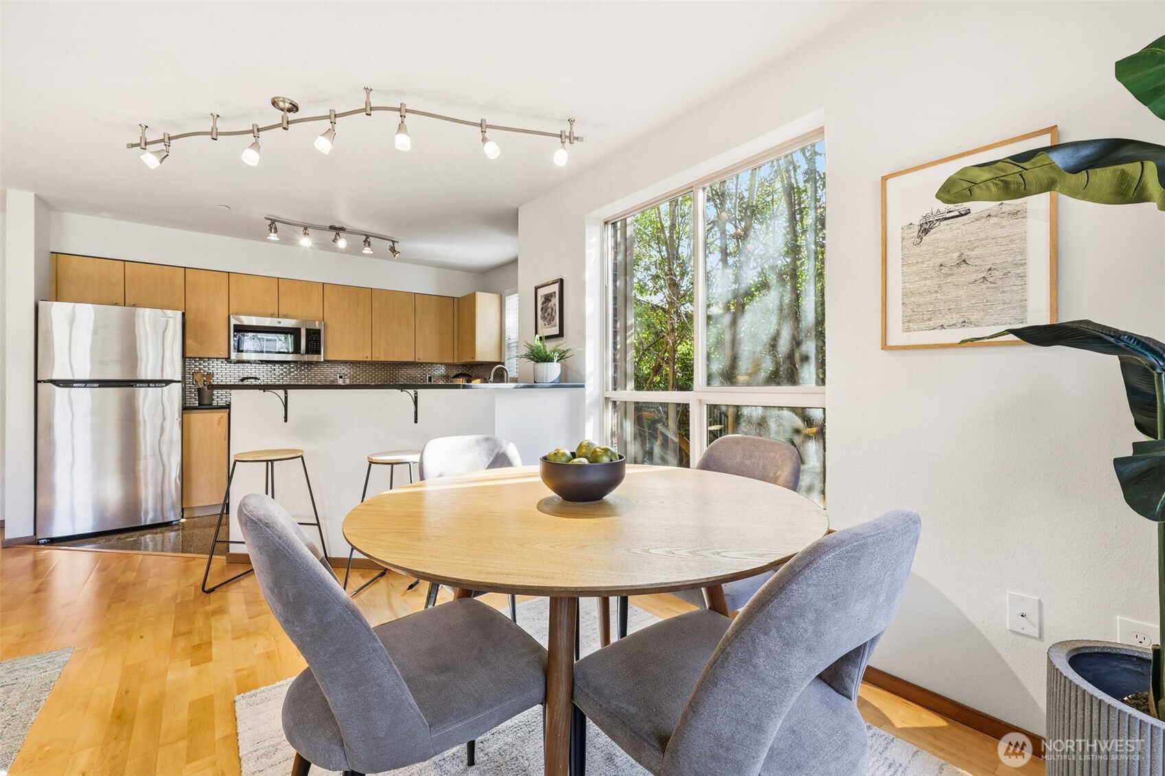 412 11th Avenue, Unit 206 Seattle, WA 98122 - Photo 9 of 28