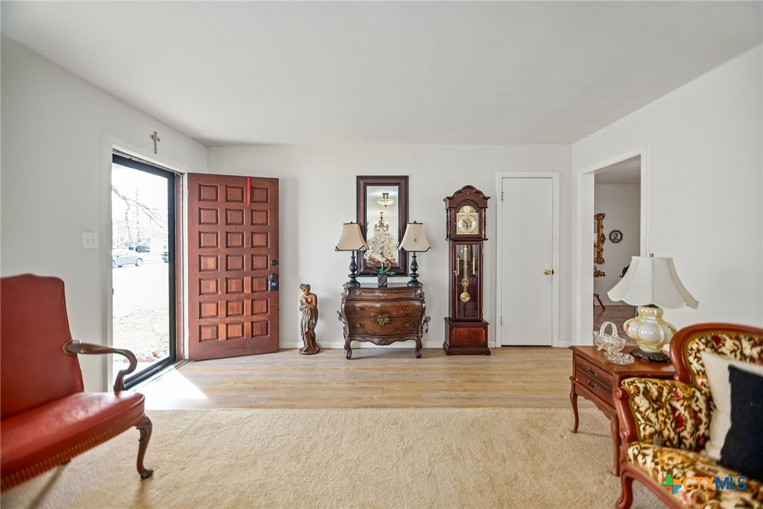 207 Williams Street Tivoli, TX 77990 - Photo 26 of 32 a bedroom with furniture and a window