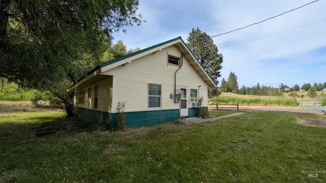$250,000 | 3700 Highway 8 East Troy Id 83871, Troy, ID 83871