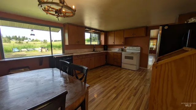 $250,000 | 3700 Highway 8 East Troy Id 83871, Troy, ID 83871