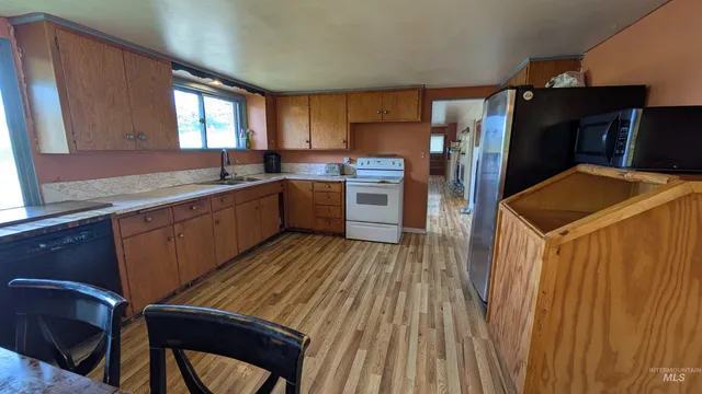 $250,000 | 3700 Highway 8 East Troy Id 83871, Troy, ID 83871