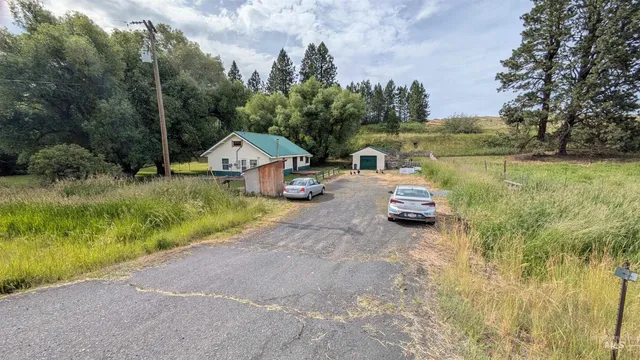 $250,000 | 3700 Highway 8 East Troy Id 83871, Troy, ID 83871
