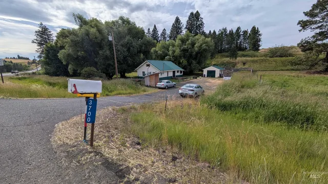 $250,000 | 3700 Highway 8 East Troy Id 83871, Troy, ID 83871
