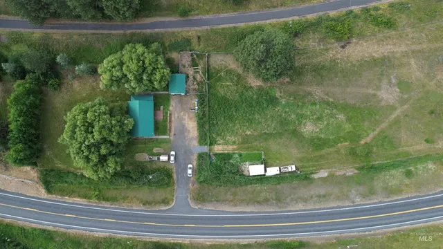 $250,000 | 3700 Highway 8 East Troy Id 83871, Troy, ID 83871