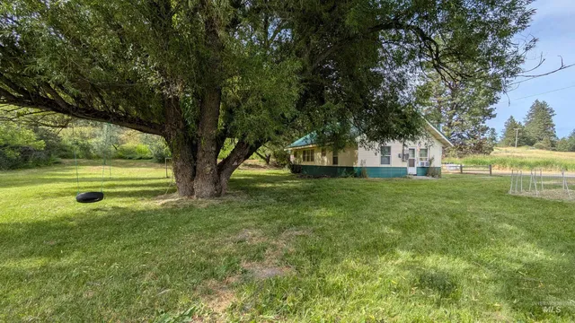 $250,000 | 3700 Highway 8 East Troy Id 83871, Troy, ID 83871