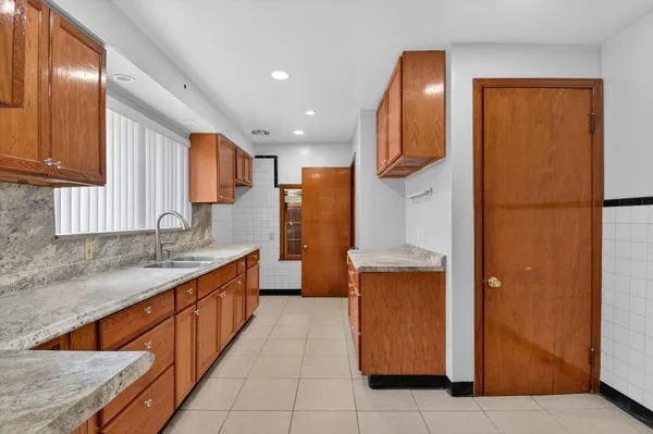 $250,000 | 18759 Huntington Avenue, Harper Woods, MI 48225