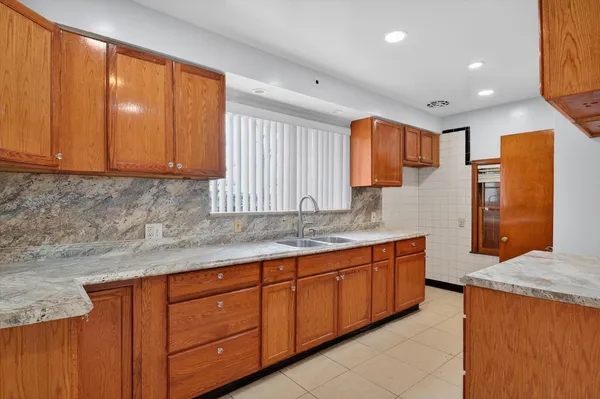 $250,000 | 18759 Huntington Avenue, Harper Woods, MI 48225